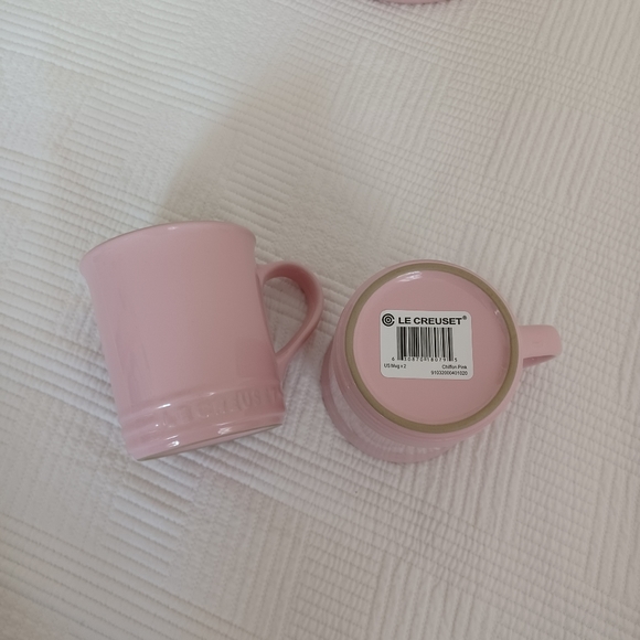 Le Creuset Kettle & Mug Set Chiffon Pink Peruh Tea Kettle  with stoneware mugs - Picture 10 of 17